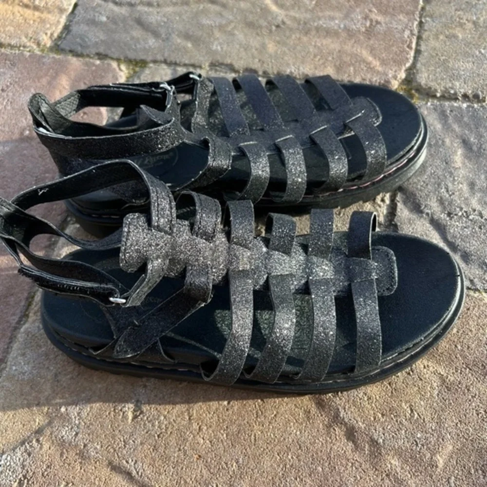 Self Esteen Black Shimmery Strappy Rubber Lug Sole Girl's Size 3 Sandals New
